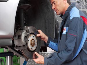Wartung und Reparatur mechanischer Bremssysteme beim Profi